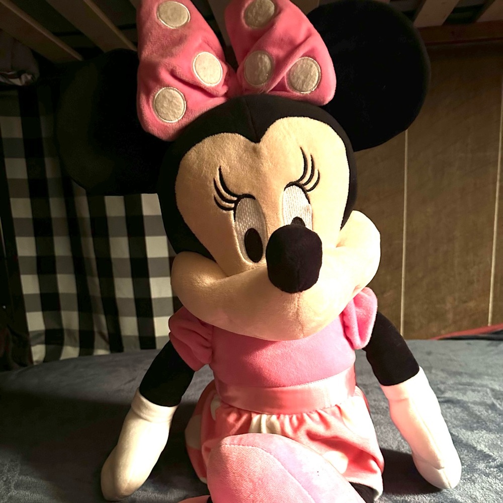 Talking Minnie Mouse stuffed animal
